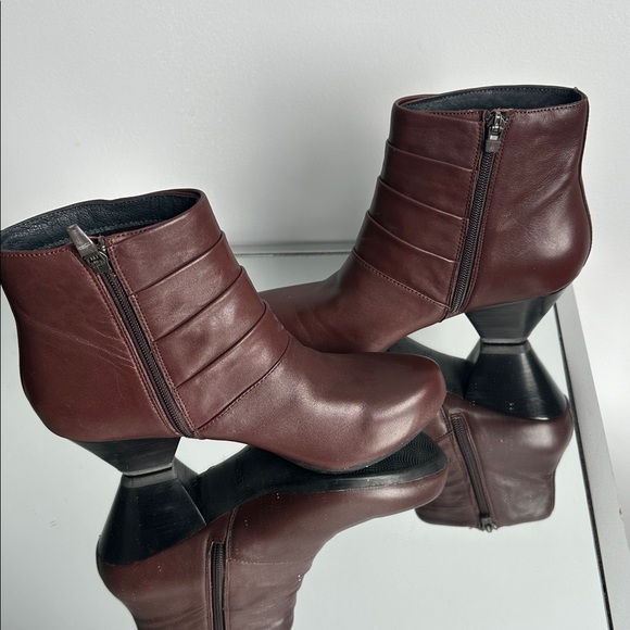 Dansko Burgundy Ankle Boots with Silver Buttons - Picture 2 of 4